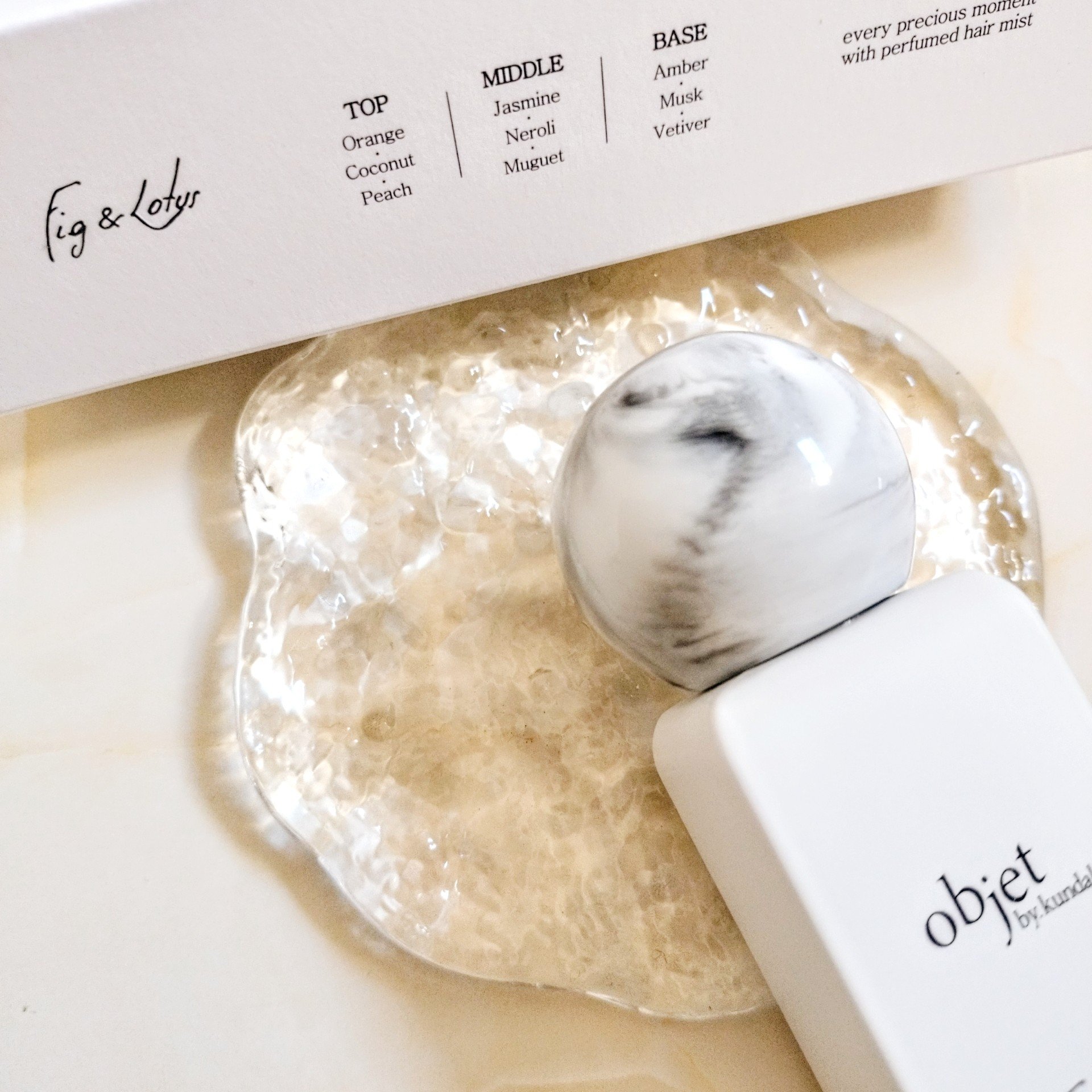 パフュームドヘアミスト フィグ＆ロータス/objet by kundal/アウトバストリートメントを使ったクチコミ（2枚目）