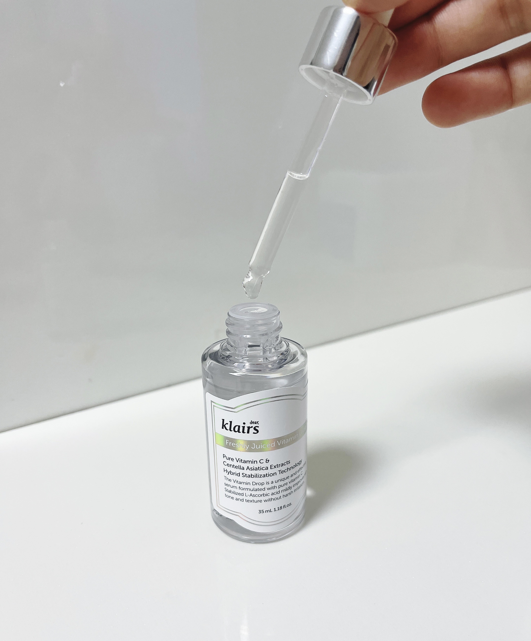 Klairs
Freshly Juiced Vitamin Drop

『肌が飲むビタミンジュース』と呼ばれているビタミンドロップ。
塗るとほんのり温かくなり、お肌に浸透してくれます✨
毛穴が気になるのでリピートして使ってみます☺️

#韓