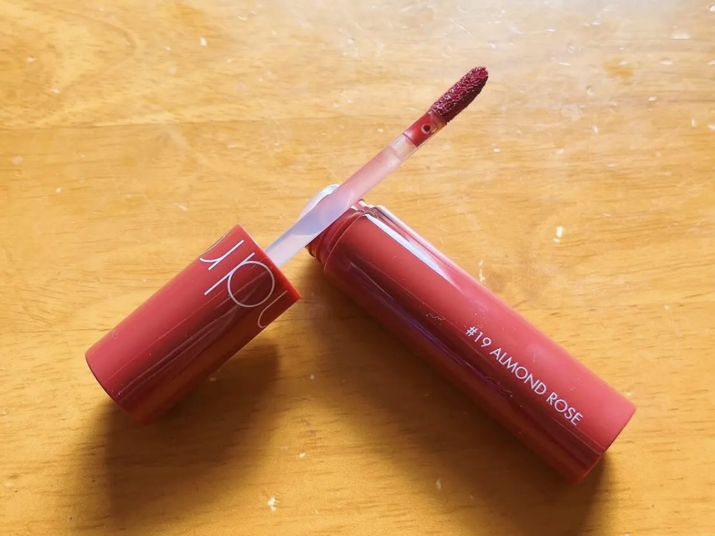 ジューシーラスティングティント/rom&nd/リップティントを使ったクチコミ（3枚目）