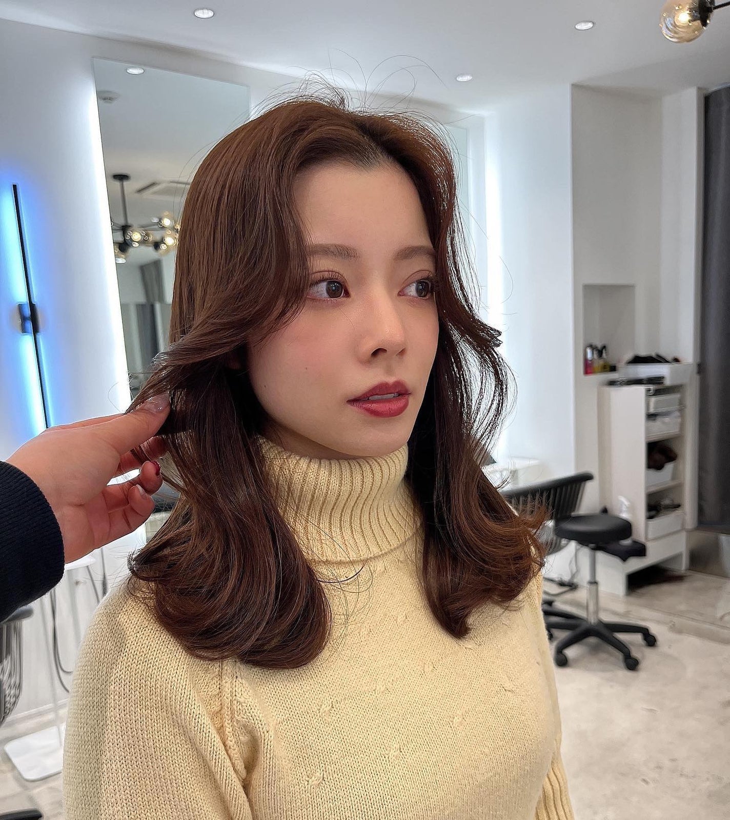 HARUNA on LIPS 「顔周りのカット✂️で流しやすく✨.毛先は重ためにしてワンカール..」(4枚目)