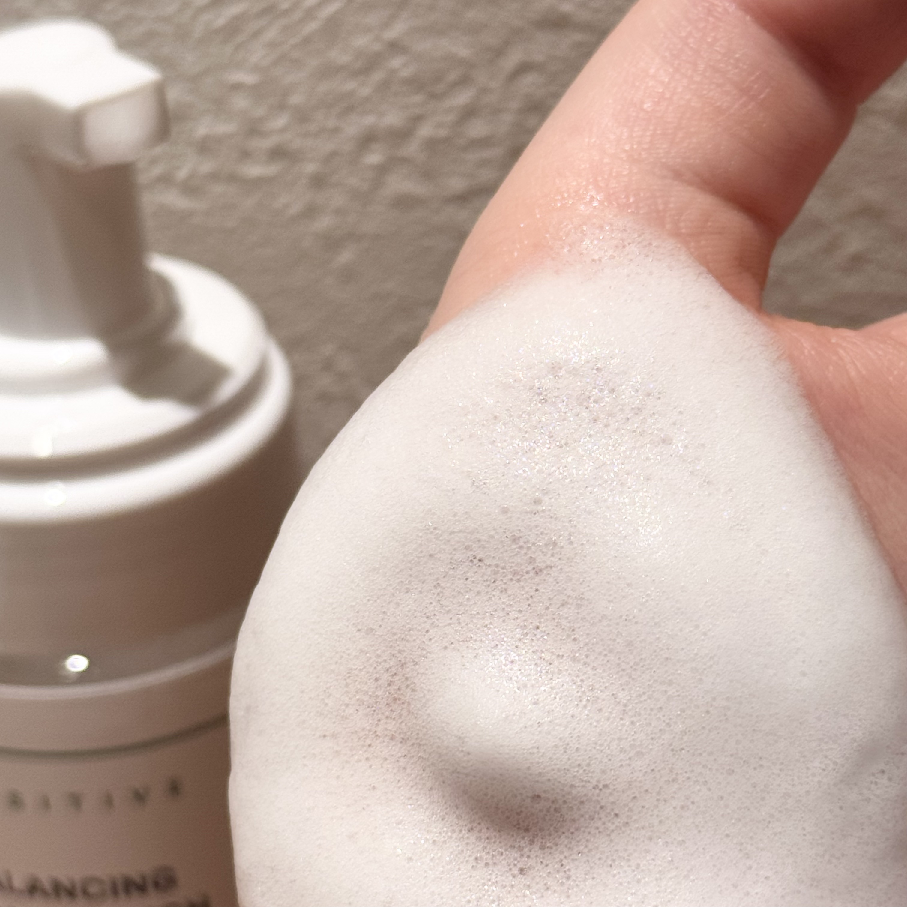 バランシングシカブレミッシュバブルクレンザー/Roume/泡洗顔を使ったクチコミ（2枚目）