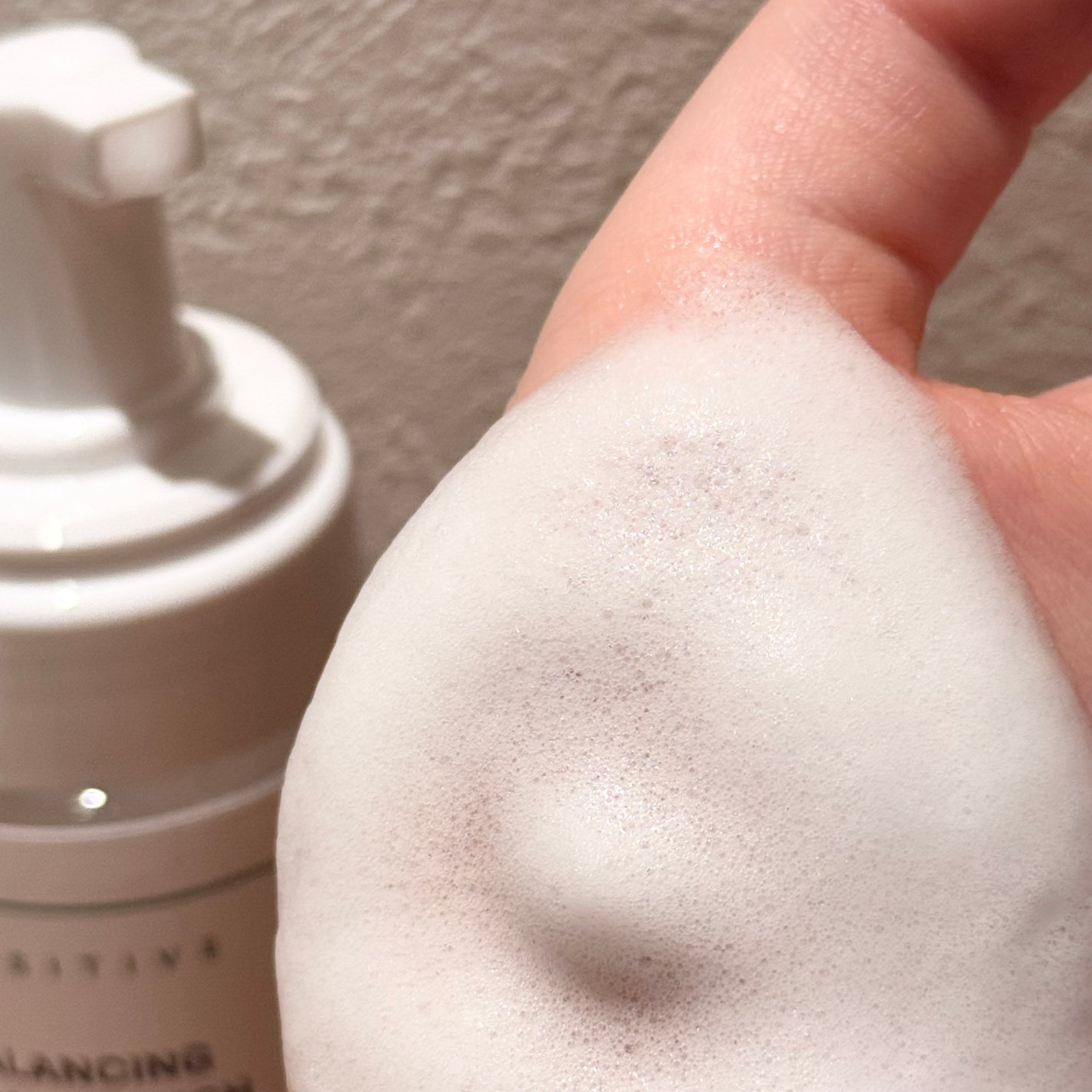 バランシングシカブレミッシュバブルクレンザー/Roume/泡洗顔を使ったクチコミ(2枚目)