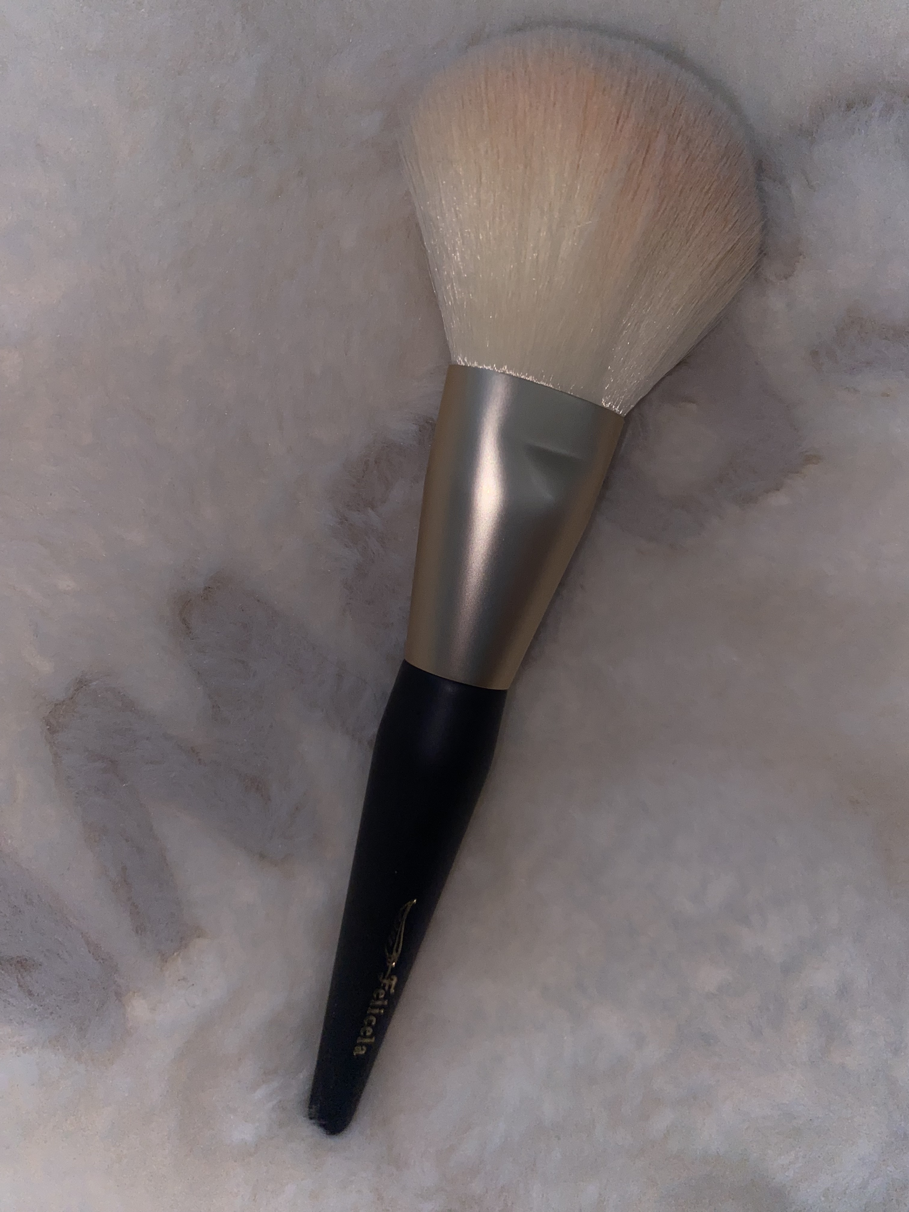 フェリセラ ファンデーションブラシのクチコミ「フェリセラのファンデーションブラシが凄すぎてとても2000円ほどで買えたとは思えないくらいに気.....」（1枚目）