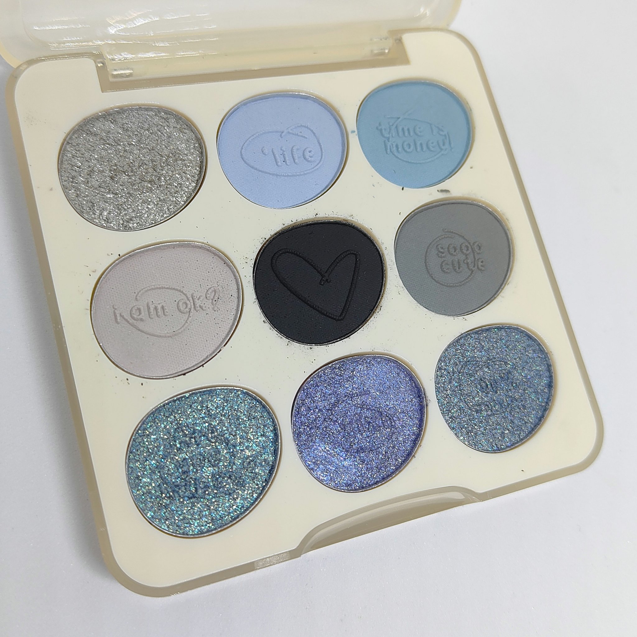 xixi xixi アイシャドウのクチコミ「qoo10のxixiで購入した9色アイシャドウパレットクリアボックスのU03#です。
お値段7.....」（2枚目）