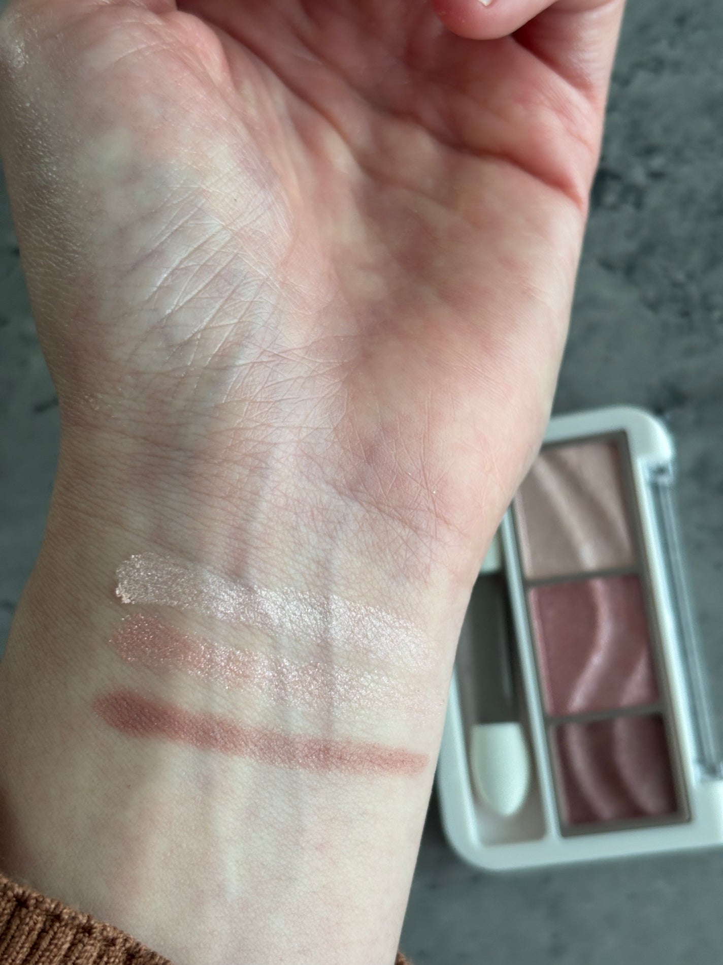 ライティングアップアイシャドウ/CEZANNE/アイシャドウを使ったクチコミ(4枚目)