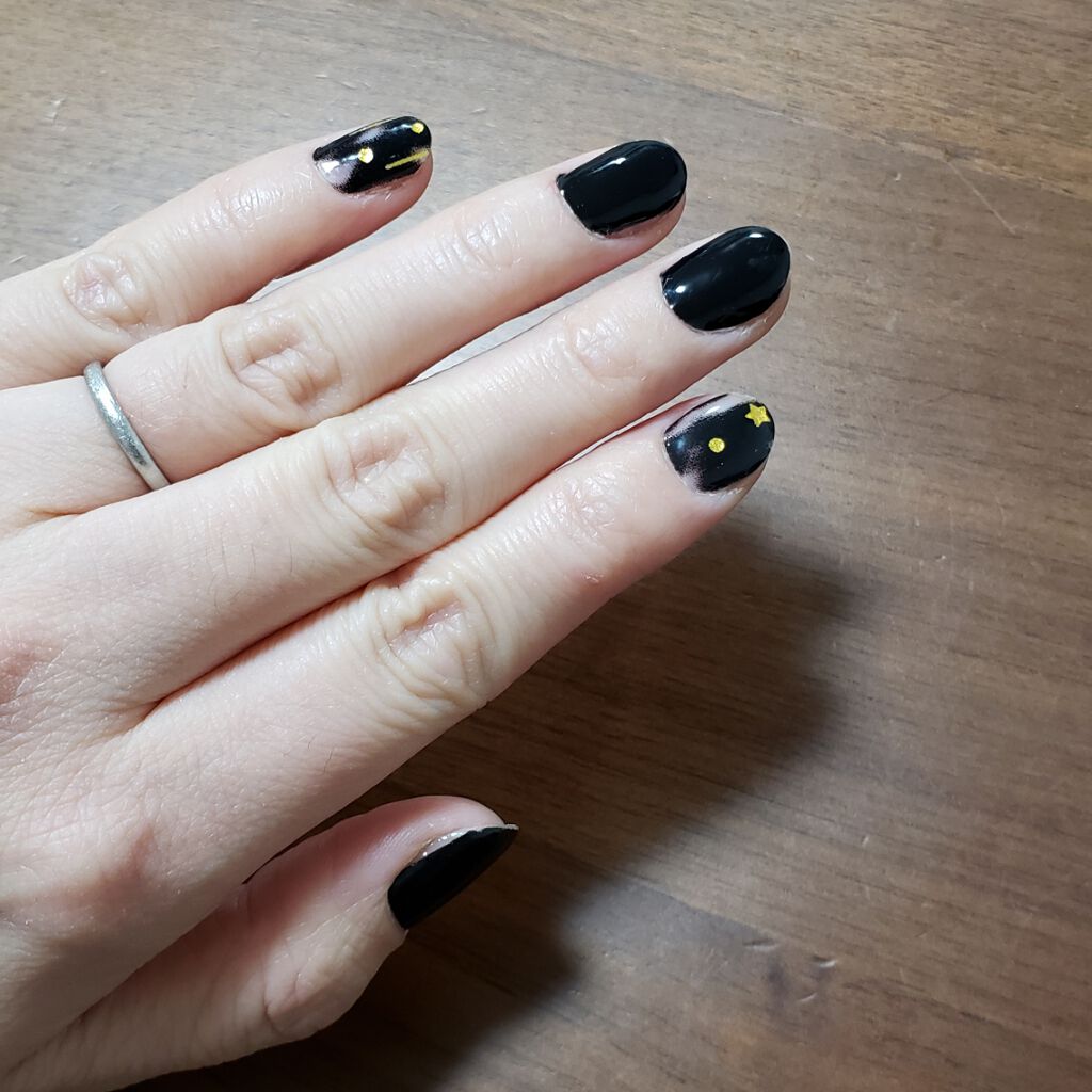 あかゆ/スキンケアメイン⋆* on LIPS 「♡──────ネイルシール張り替えた──────♡全爪が黒色っ..」(2枚目)