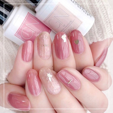 aiainail_@セルフネイル on LIPS 「⌇#ジーエヌマニキュアでピンクなキラキラ春ネイル
こんばん..」(1枚目)