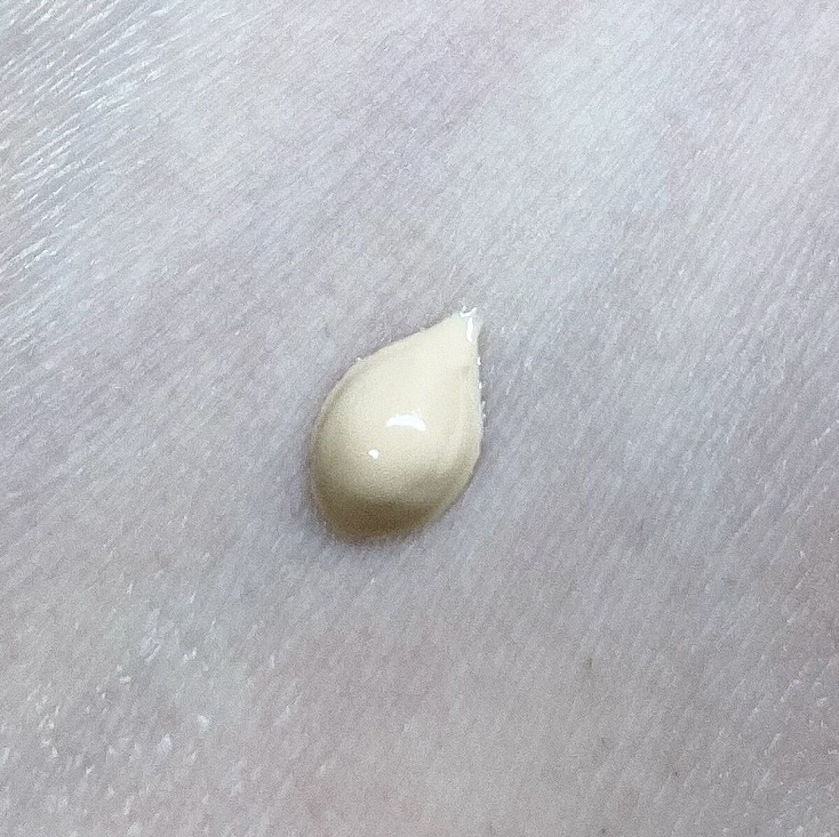 マットシフォン UVホワイトニングベースN/KiSS/化粧下地を使ったクチコミ（2枚目）