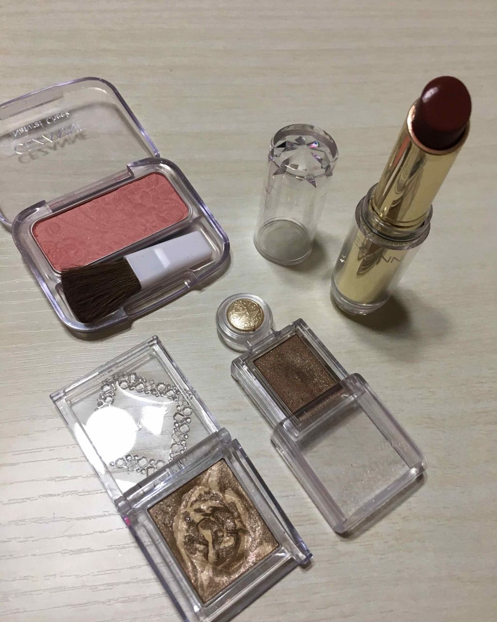 ラスティンググロスリップ/CEZANNE/口紅を使ったクチコミ（1枚目）