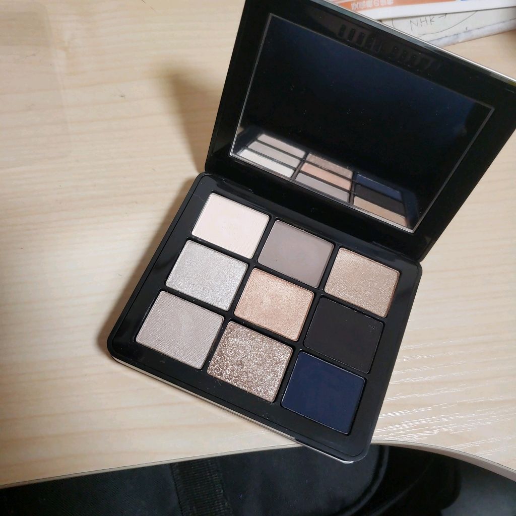 BOBBI BROWN カプリ ヌード アイシャドウ パレットのクチコミ「閲覧ありがとうございます(*' ')*, ,)ぺこり

全体的にマット系。たまにラメ系のが入っ.....」（1枚目）