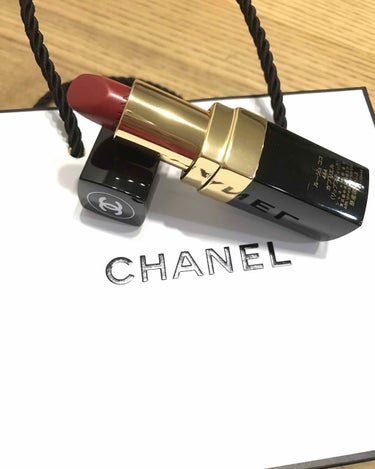 女性の憧れブランドNo.1❤️🖤❤️🖤

💄CHANELルージュココ 
みずみずしい質感の色気のある赤リップ💋
444 ガブリエル
The赤！って感じで手出しずらかったけど
試してみたらめっちゃ大人っぽ