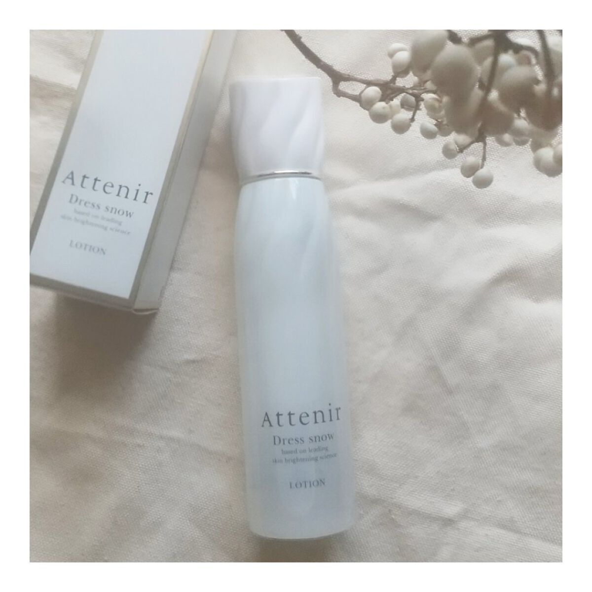 アテニア ドレススノーローション
を使ってみました🌼

こちらの化粧水、
＼「美白※1」と「シワ改善」を同時に叶える“W効能”スキンケア／  
※1 メラニンの生成を抑え、シミ・ソバカスを防ぐ効果のこと
と言うエイジングケアにぴったりな化