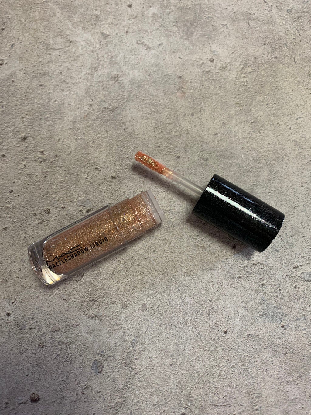 ダズルシャドウ リキッド/M・A・C/リキッドアイシャドウを使ったクチコミ(2枚目)