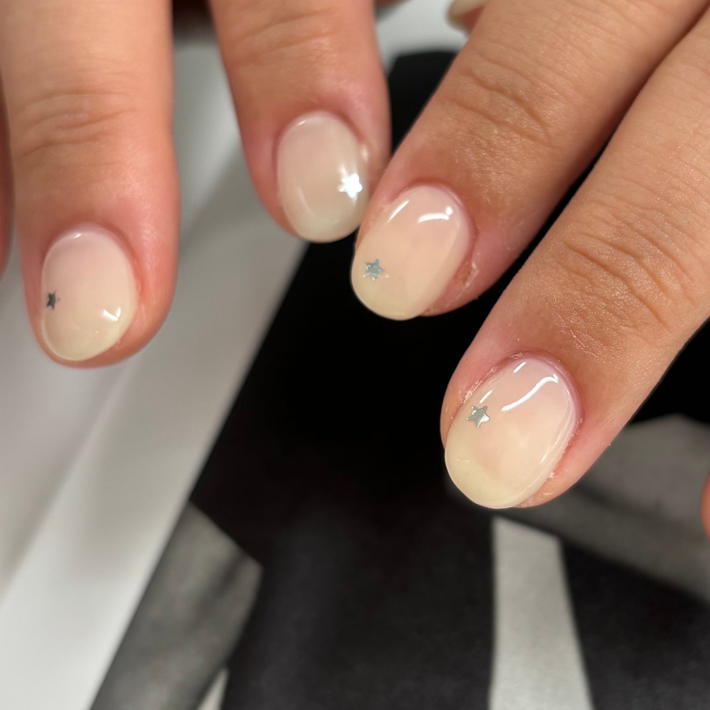 夏美🍉フォロバ on LIPS 「【いま流行中の星ホログラム💫おちびサイズがかわいすぎる!】ワン..」(3枚目)