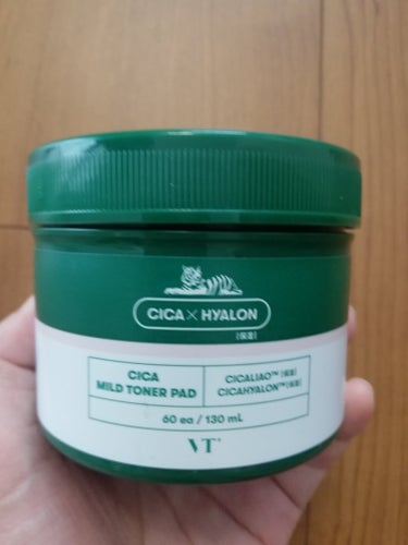 VT CICA マイルドトナーパッドのクチコミ「VT　CICA マイルドトナーパッド

ベタつく皮脂や肌の老廃物をふきとり乾燥した皮膚に水分補.....」（1枚目）