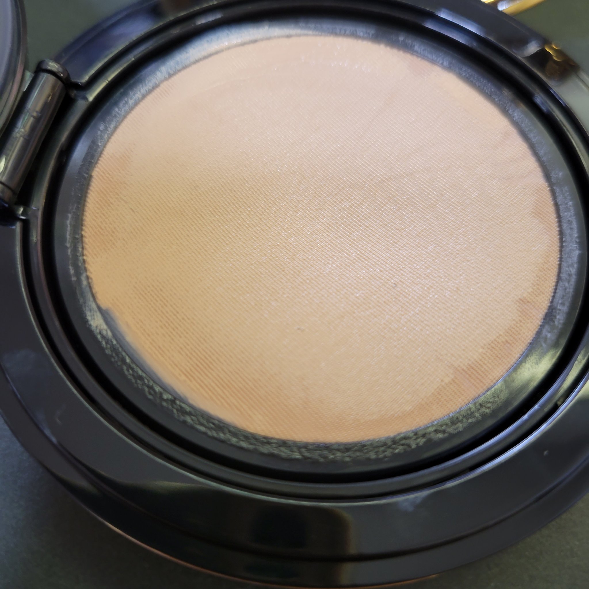 ラディアント タッチ グロウパクト/YVES SAINT LAURENT BEAUTE/クッションファンデーションを使ったクチコミ（3枚目）