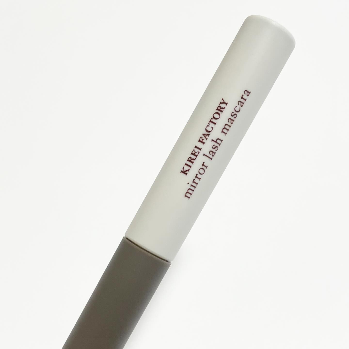 ミラーラッシュマスカラ 02 クラシックグレージュ/KIREI FACTORY/マスカラを使ったクチコミ（2枚目）