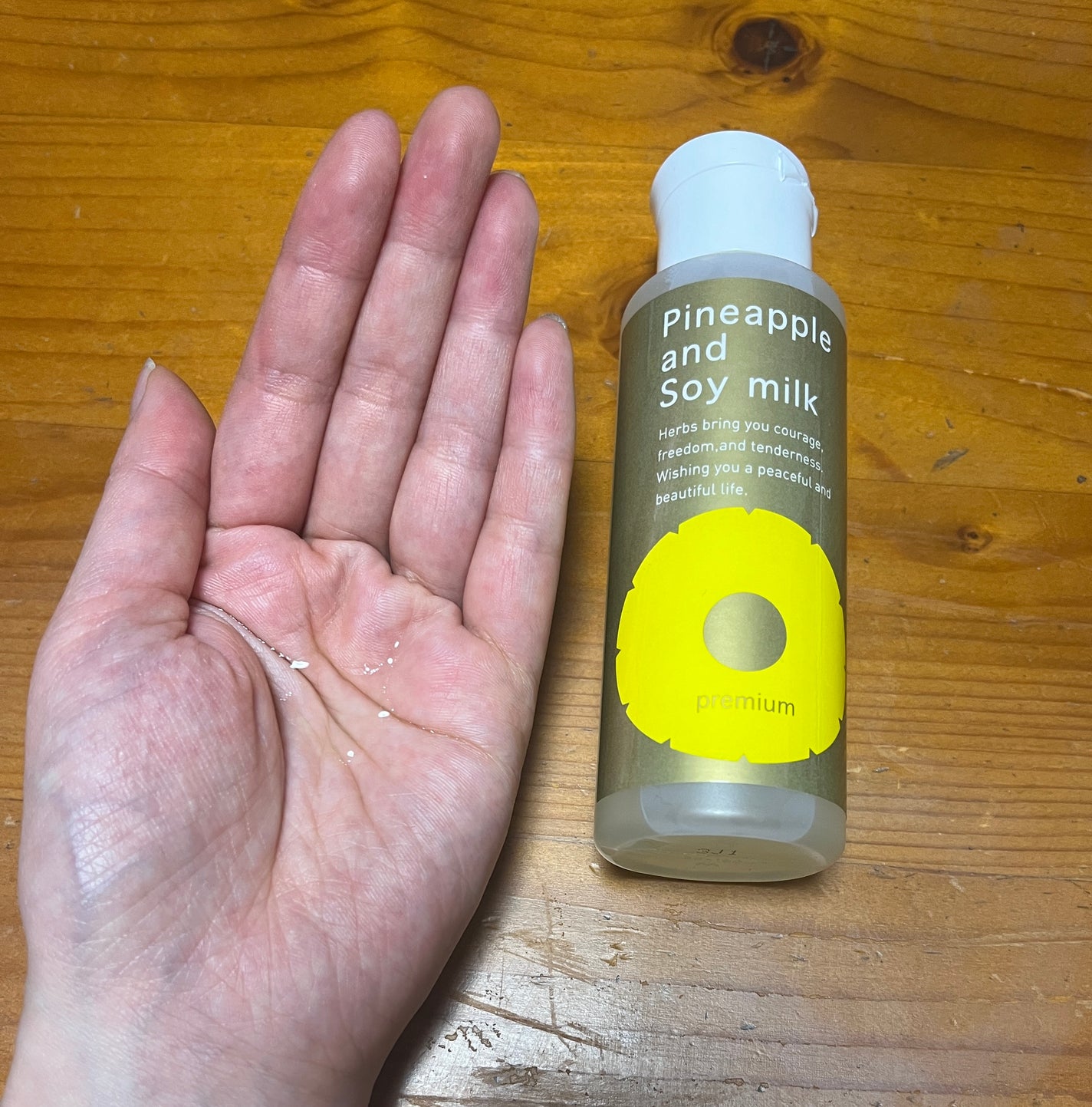 パイナップル豆乳ローションプレミアム/鈴木ハーブ研究所/ボディローションを使ったクチコミ(3枚目)