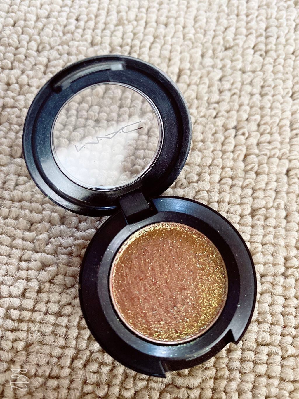 ダズルシャドウ/M・A・C/単色アイシャドウを使ったクチコミ(2枚目)
