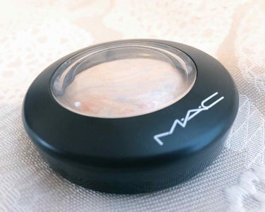 
〜M・A・C 
MINERALIZE SKINFINISH
LIGHT SCAPADE〜

私の持ってる数少ないデパコスの1つ。
ハイライトはこれしか無理!!って
くらいのお気に入りです(*´꒳`*)