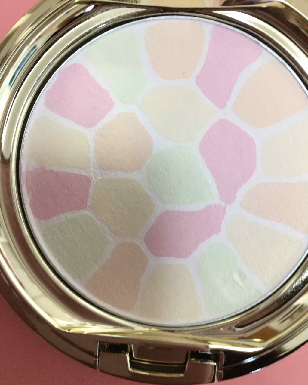 ラ プードル オートニュアンス/Elégance/プレストパウダーを使ったクチコミ(3枚目)