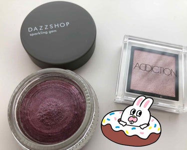 先日アイシャドーを購入しました😊

✔️DAZZ SHOP SPARKLING GEM 
      #MELLOWTUNE12
プラムパウル🖤色味に一目惚れで即買い👍🏼

✔️ADDICTION 08