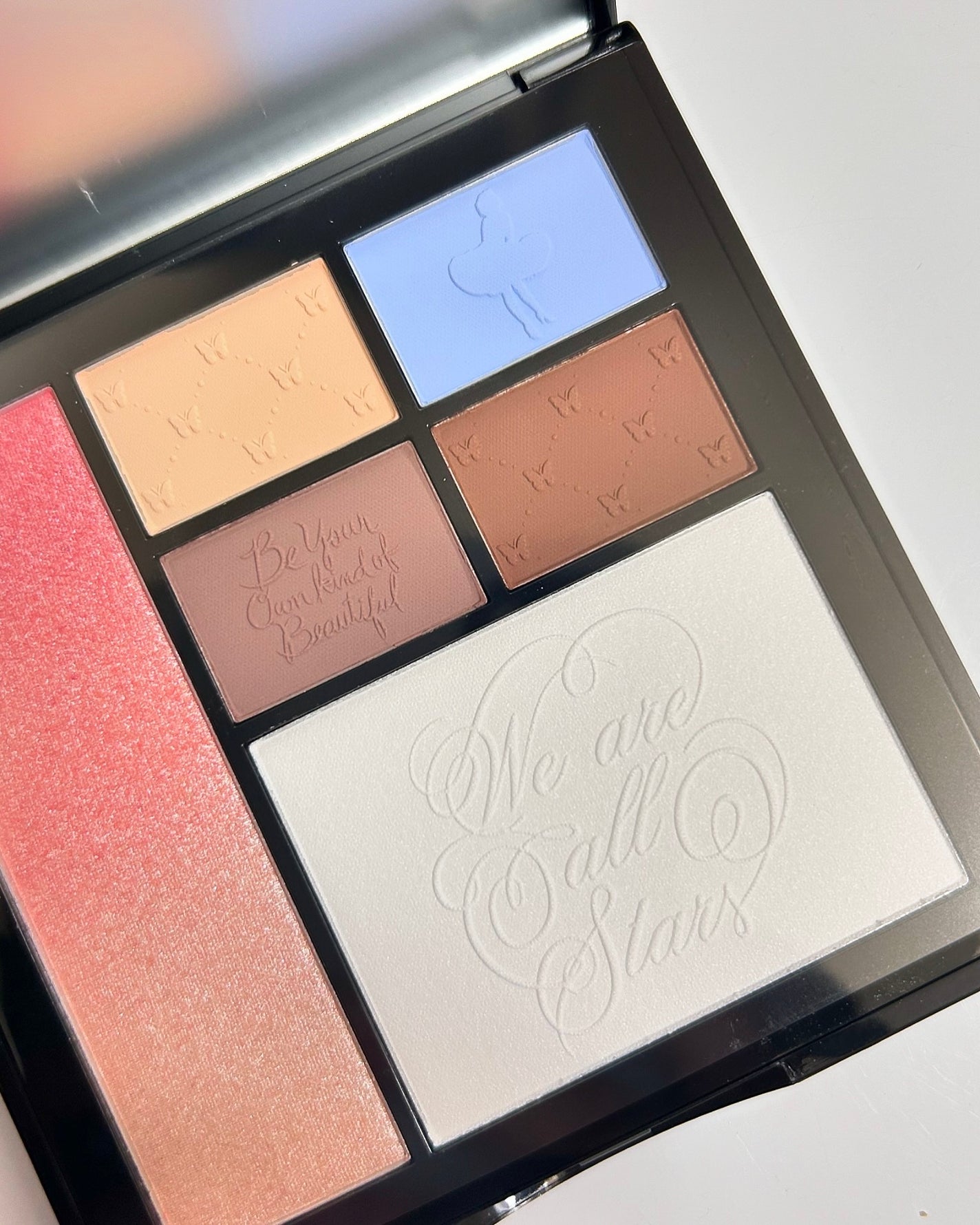 sakura on LIPS 「SHEGLAM×Marilynmonroeまじでパケ優勝すぎる..」(5枚目)