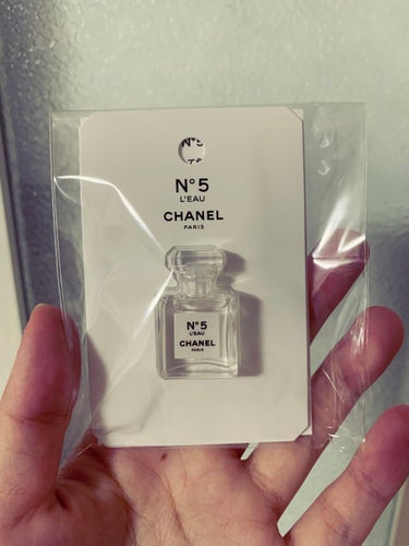 CHANEL シャネル N°5 ロー ハンドクリームのクチコミ「久しぶりの投稿です。

CHANEL　N°5 L'EAU EAU DE TOILETTE MI.....」（2枚目）