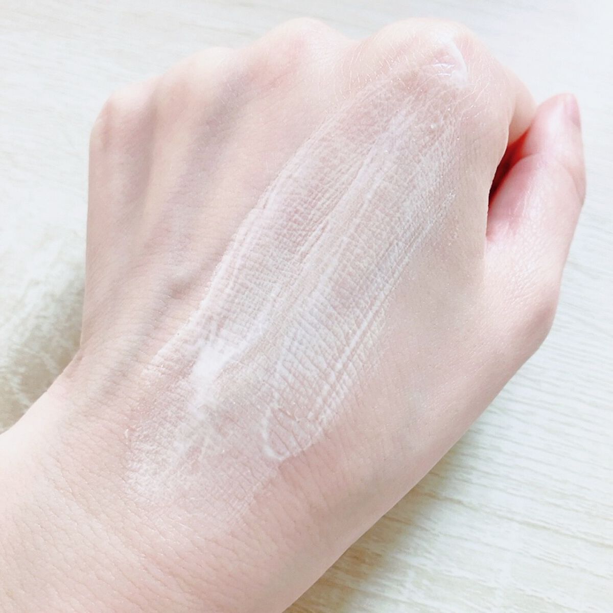 ニベアUV ディープ プロテクト＆ケア トーンアップ エッセンス/ニベア/日焼け止めローションを使ったクチコミ（3枚目）