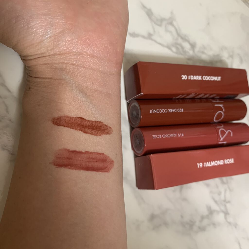 ジューシーラスティングティント/rom&nd/リップティントを使ったクチコミ（2枚目）