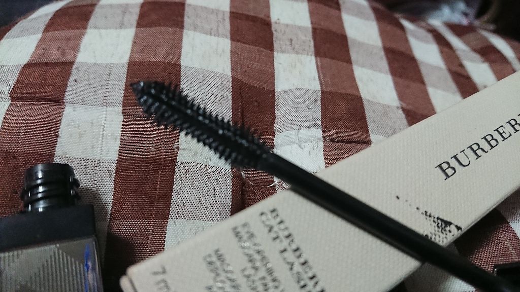 Burberry Beauty バーバリー キャットラッシュマスカラのクチコミ「綺麗なつけ具合で、しっかりダマにならずつけられます。
広がったきれいな形を保つことが出来ます～.....」（3枚目）