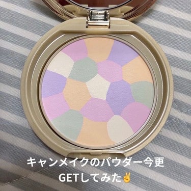 今更ながらキャンメイクのパウダーをGETしてみました〜🌸

某デパコスに似ているとの事で買ってみて、実際に2週間ほど使いました〜！！！(写真は購入してすぐのものです)

◎メリット◎
✔︎素肌感が残る
