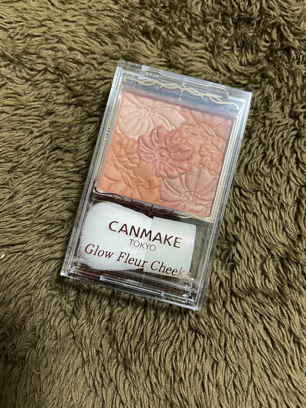 ◇キャンメイク グロウフルールチークス
     No.15 コッパーフルール 限定

5色をブラシで混ぜて使うラメが入ったチーク🌸

・写真では見えにくいですが使いやすい茶色系のチークで腕だと重ねてこの発色でしたが、顔だとファンデでトー
