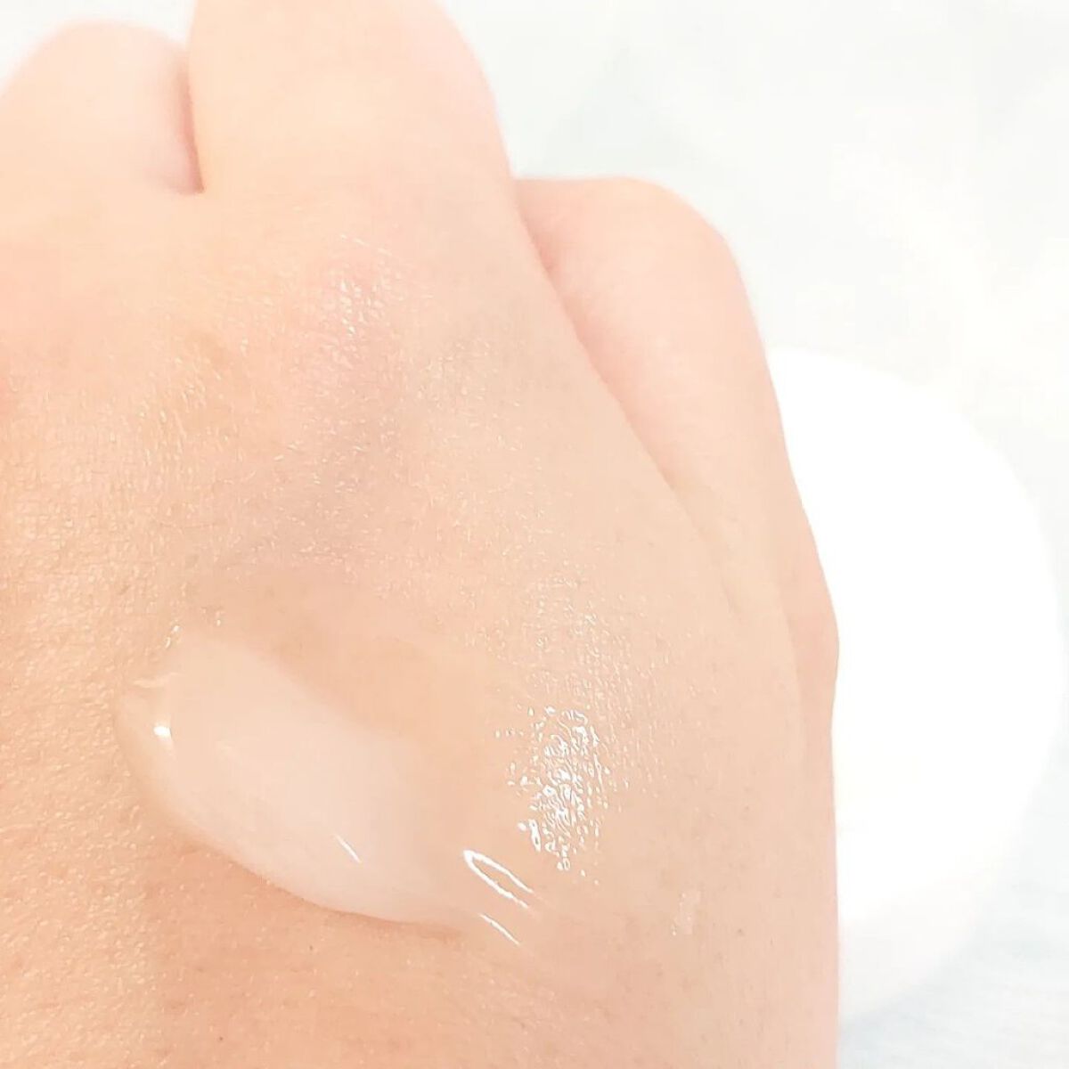 イオナ スパ＆ミネラル エッセンス ジェルのクチコミ「【　イオナ スパ＆ミネラル エッセンス ジェル　】

プルプルでお肌馴染みがいいジェル！
ヒア.....」（3枚目）