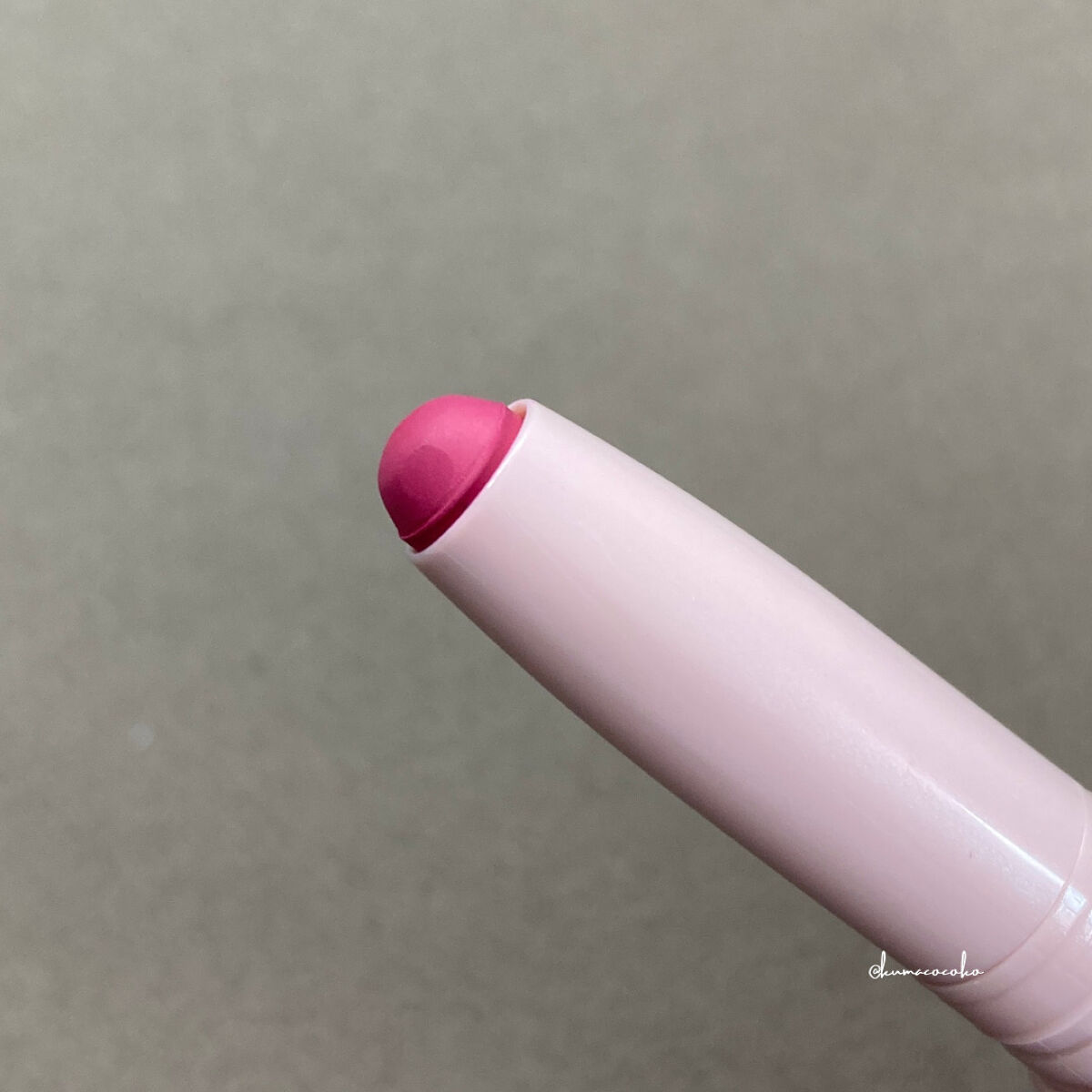 マットリップクレヨン/WHOMEE/口紅を使ったクチコミ（2枚目）