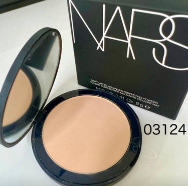 ソフトマット　アドバンスト　パーフェクティングパウダー/NARS/プレストパウダーを使ったクチコミ（2枚目）