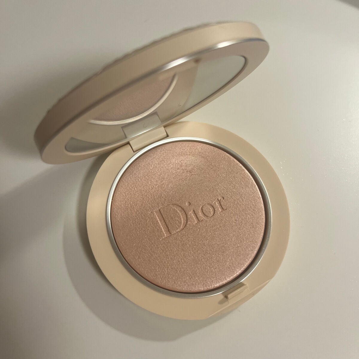 ディオールスキン フォーエヴァー クチュール ルミナイザー/Dior/プレストパウダーを使ったクチコミ(2枚目)