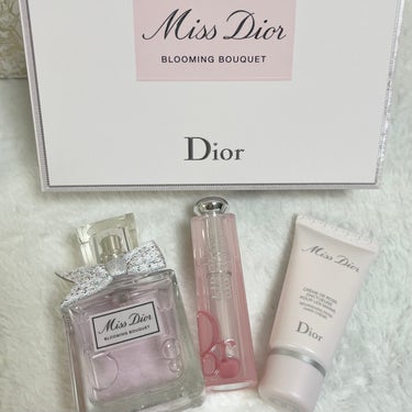 Dior 【旧】ミス ディオール コフレのクチコミ「Dior　ミス ディオール コフレ
購入しました！

ディオール アディクト リップ グロウ0.....」（3枚目）