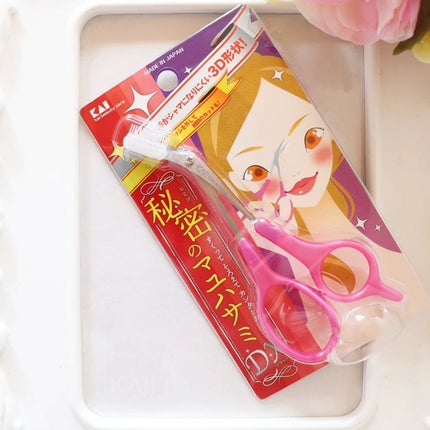 貝印 クシ付きマユハサミ ピンクのクチコミ「貝印.
クシ付き眉ハサミ.
.
♪
ドラッグストア購入品です✨️.
あまり眉毛が濃くないため、.....」(1枚目)