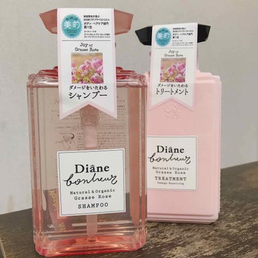 今回紹介するのは

Dianeのダメージリペアシャンプーです！

簡単に説明しますね！

私の髪の毛
↓  ↓  ↓
・髪の毛は細くてどちらかというと直毛
・ブリーチやらカラーを繰り返しているのでダメー