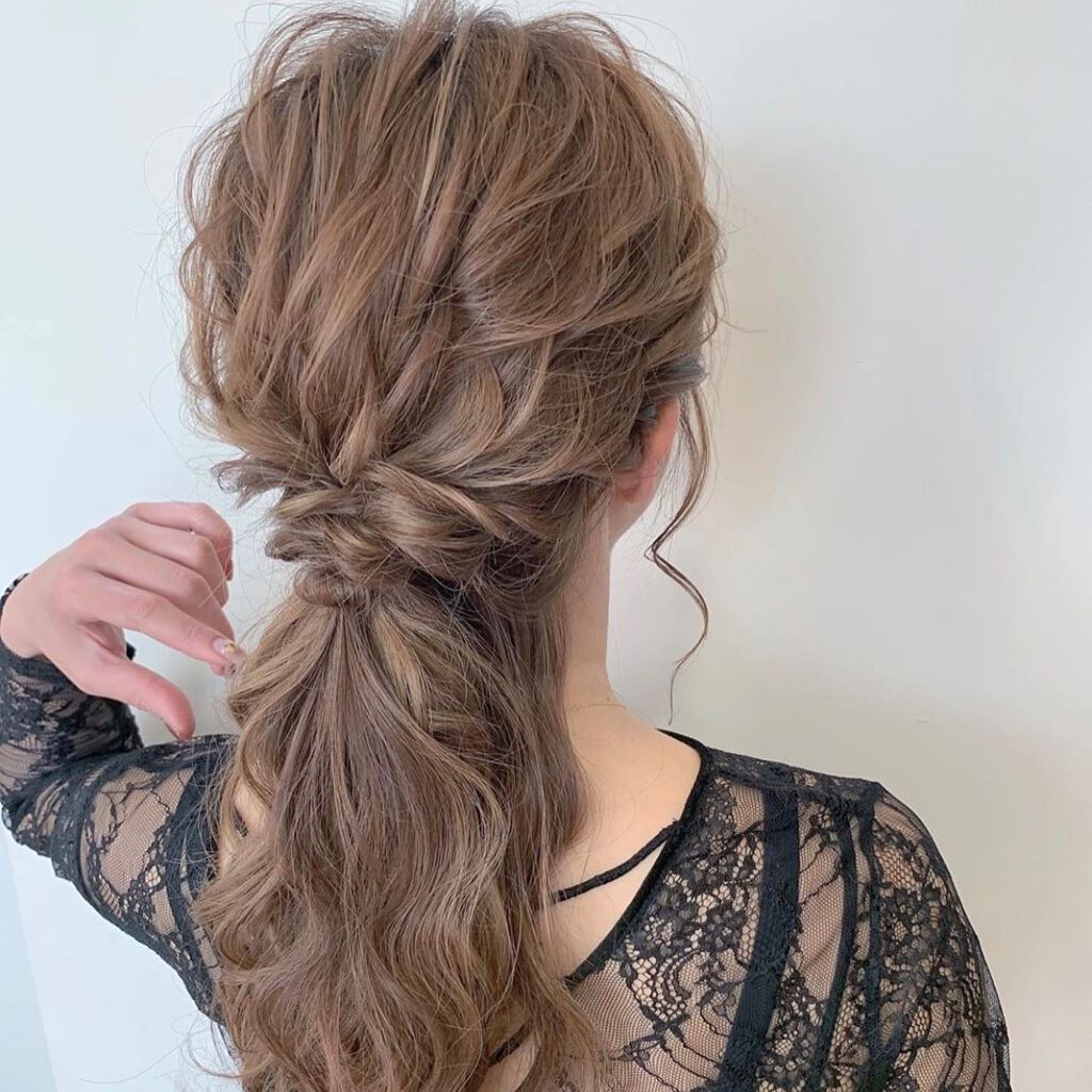 hibiai on LIPS 「.結婚式ヘアアレンジ♡ポニーテールの特集です😊💕ポニーの縛る位..」(5枚目)