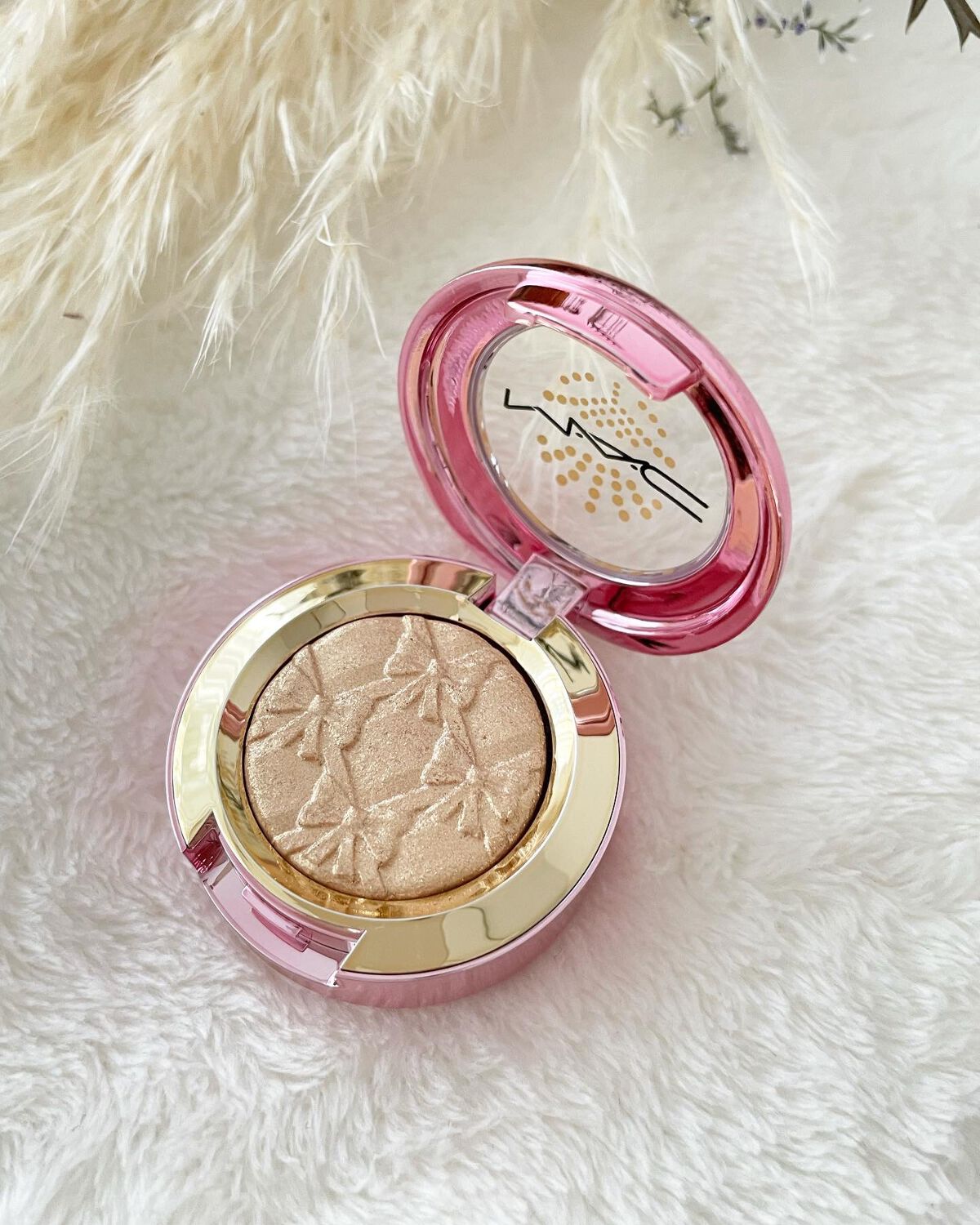 スパークラー アイシャドウ ドント バースト マイ バブリー/M・A・C/単色アイシャドウを使ったクチコミ（1枚目）