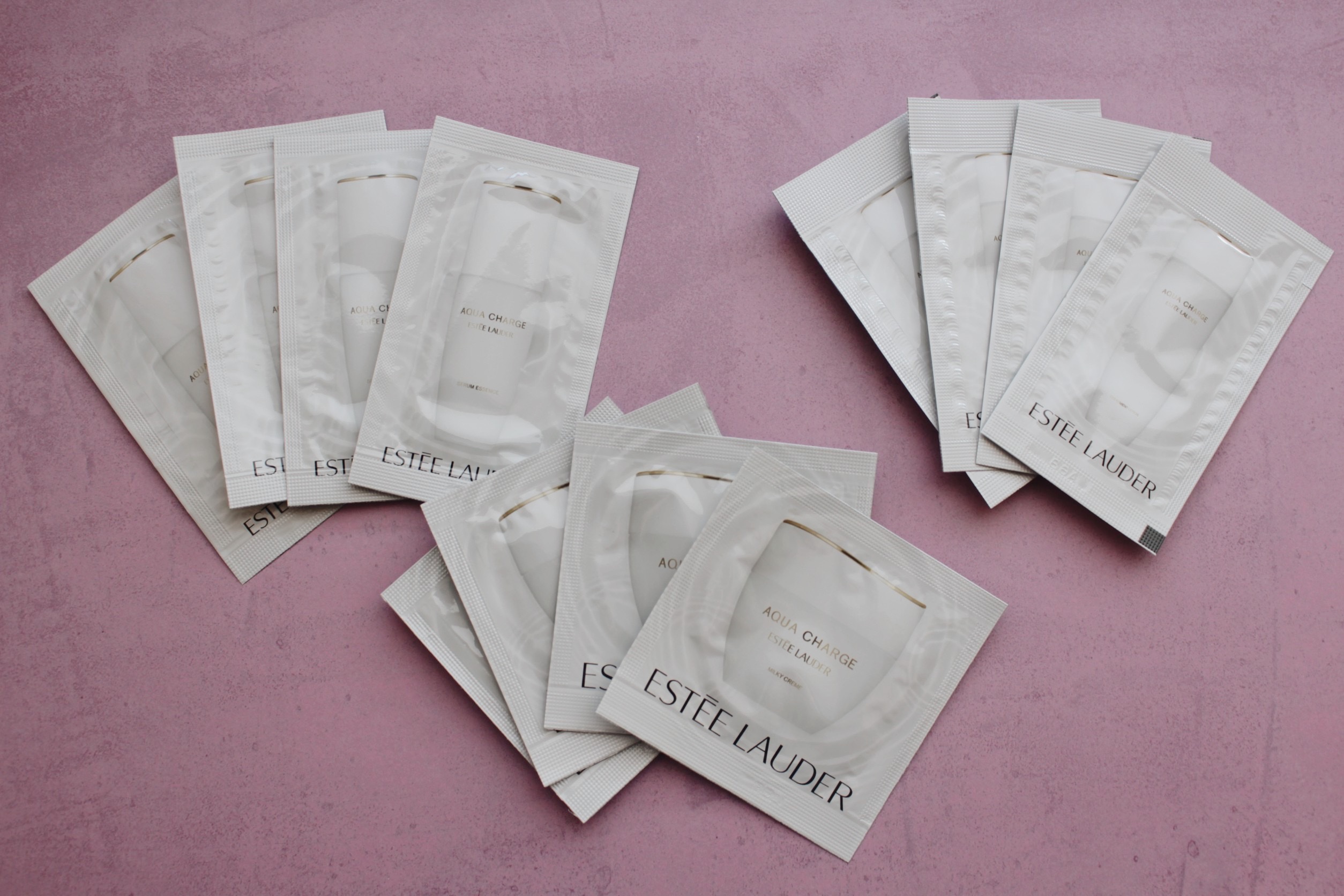 アットコスメ様より
エスティローダー様のオンライン体験会に当選し

アクアチャージ
・トリートメント ローション
・セラム エッセンス
・ミルキークリーム

サンプルをいただきました🌿
ありがとうございます✨

無香料で、もちもちに潤って