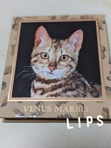 Venus Marbleのアイシャドウ猫シリーズ
ベンガルキャットです。

このアイシャドウ、本当に使いやすい♡

粉質も良くて
ラメ飛びもあまりないので気に入っています。
何種類か持ってるのですが
どれもお気に入り♡

紙パケでスリムなパッケージなとこも
収納に場所を取らないので良いです。

の画像 その0