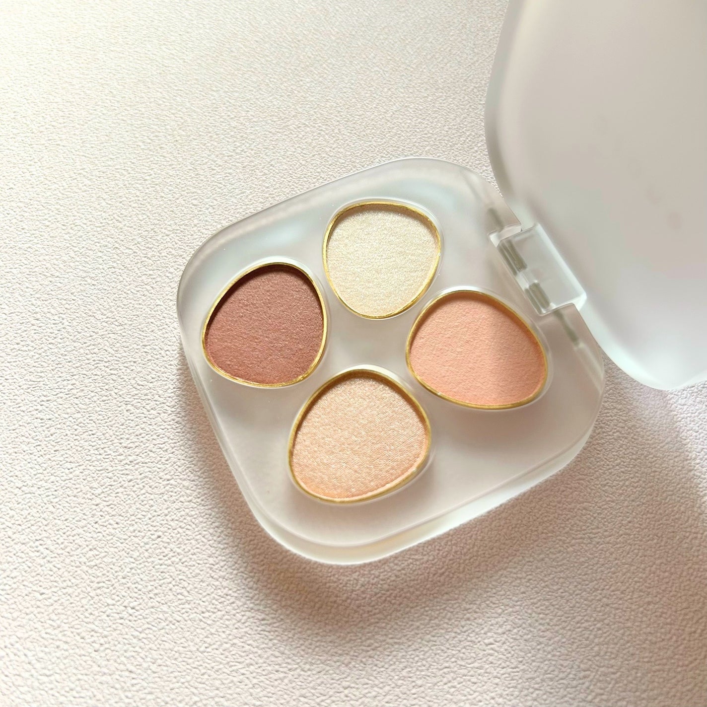 トーン ペタル フロート アイパレット/to/one/アイシャドウパレットを使ったクチコミ(6枚目)