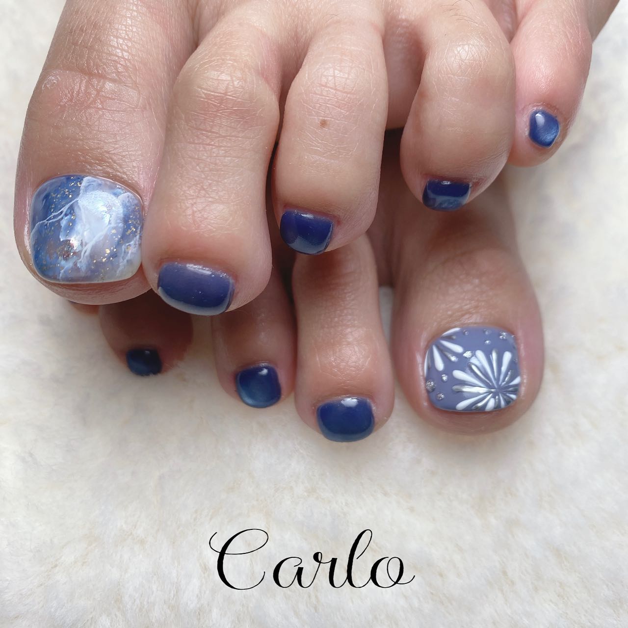 YUKA on LIPS 「.foot2本art..#狭山ヶ丘ネイルサロン#小手指ネイルサ..」(1枚目)