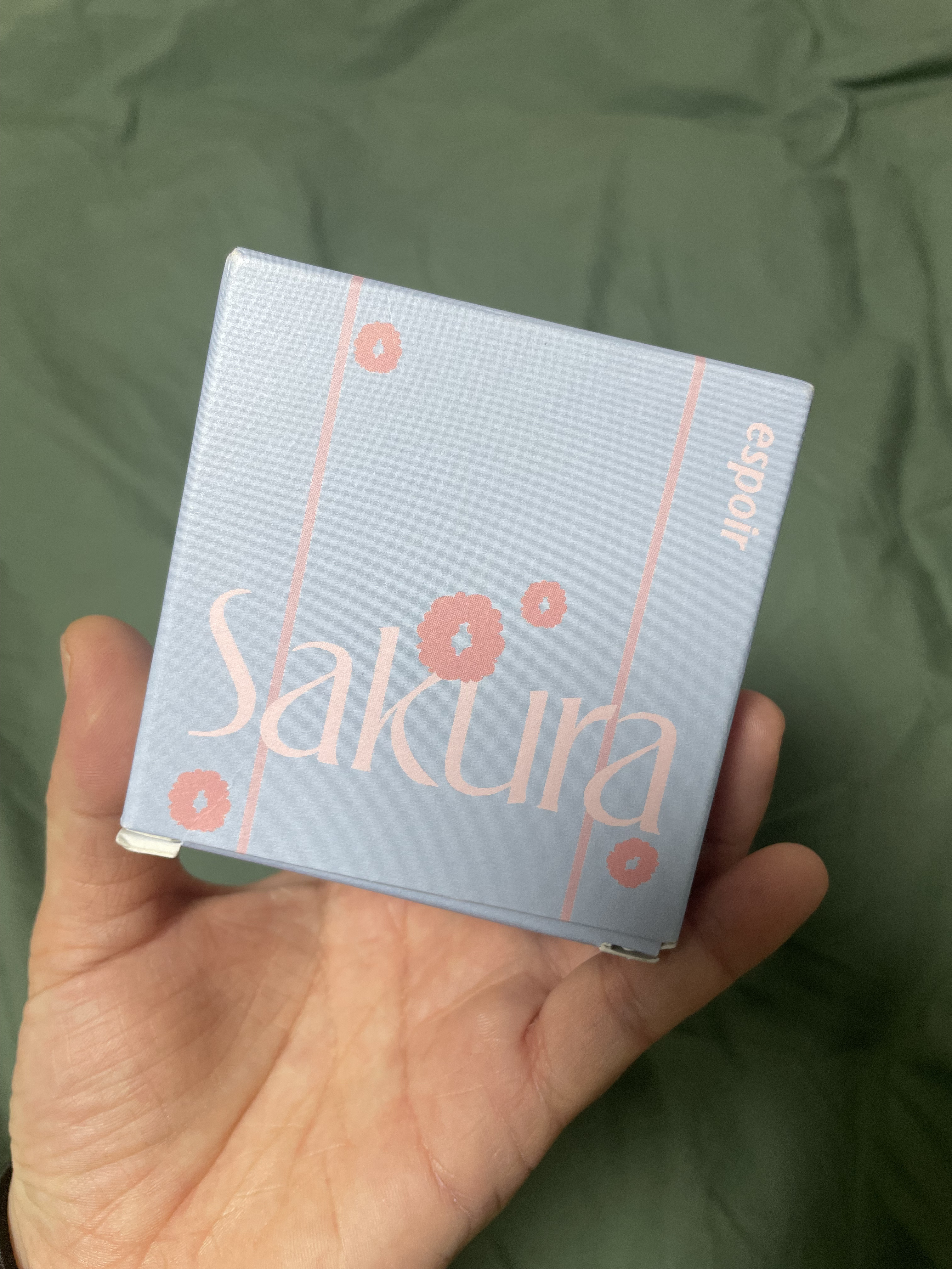 パケかわいい😍

ビーベルベットの桜エディションです。
限定商品なのでケースが可愛すぎて買っちゃた。

いつもビーベルベットつかってるし
リフィル買ってケース交換しちゃうね🥰💕