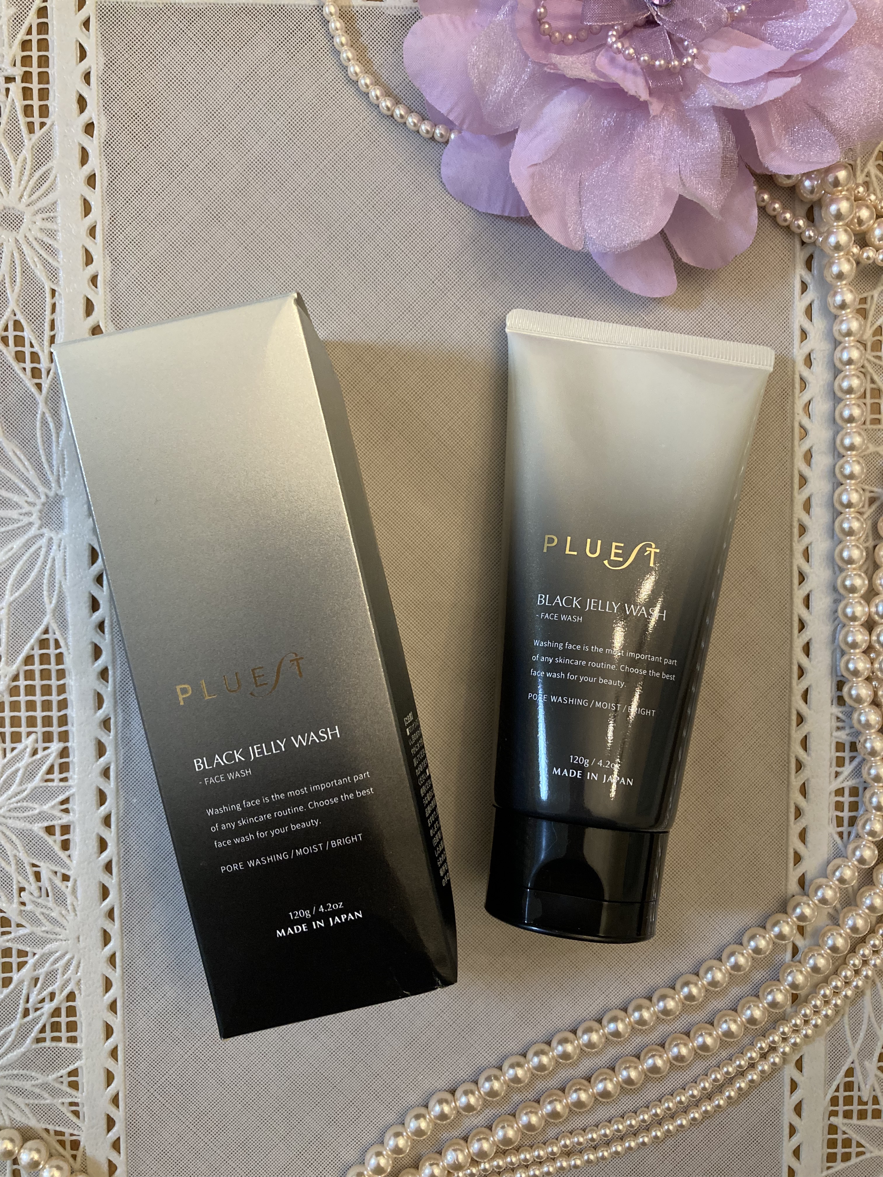 ブラックジェリーウォッシュ

まず名前からして素敵💓笑

年々毛穴が気になってきて、、
黒ずみ、どうにかしたい！化粧じゃ隠れない、、

美容液と汚れ分解成分をたっぷり含んだ
保水ジェルの洗顔料。
炭・クレイ・マンナンジェリーなどの吸着成分