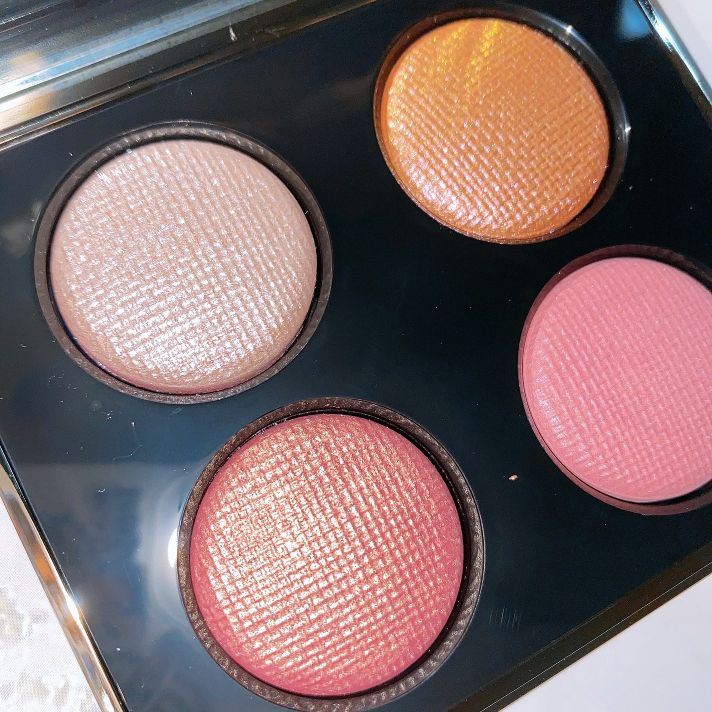 リュクス アイシャドウ クォード グロウ ウィズ ラブ コレクション/BOBBI BROWN/アイシャドウパレットを使ったクチコミ(5枚目)