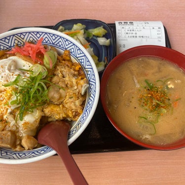 YUMI TIBI on LIPS 「今日のお昼は吉野家の親子丼😘私の周りでおいしいと評判だったので..」（1枚目）